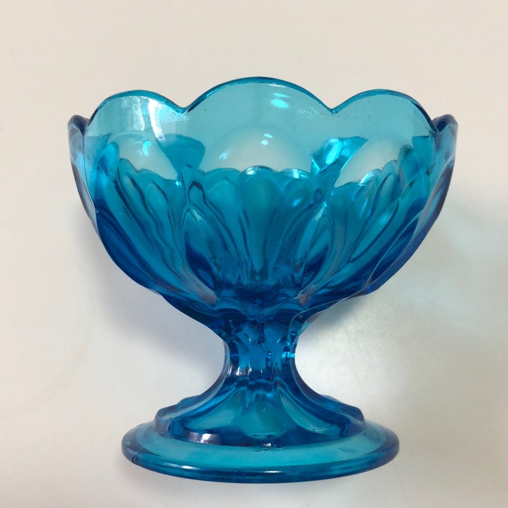 Vintage blue glass pedestal compote dish candy bowl - Picture 2 of 7